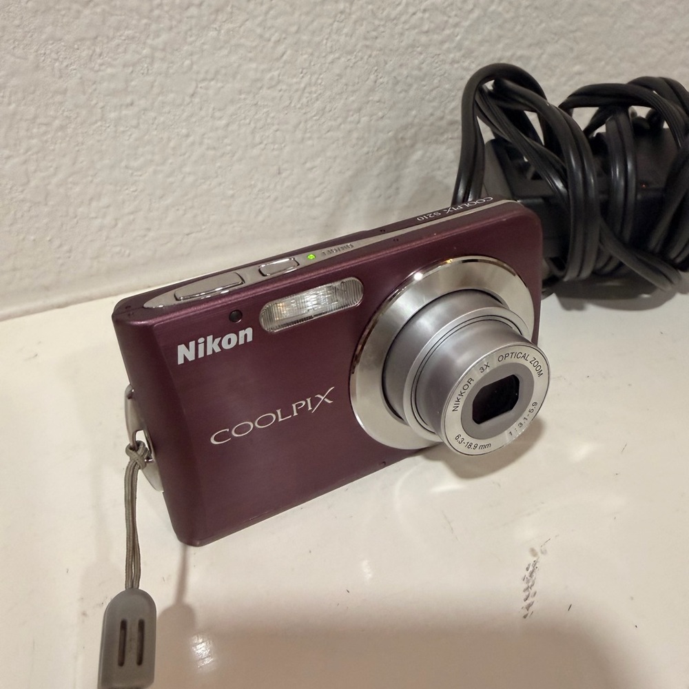 Nikon Coolpix S210 Digital Camera 10MP 3x Zoom Red Tested Working w Charger - Picture 4 of 4